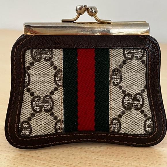 GUCCI Handbags - Rare Gucci Kiss Lock Coin Purse Shelly Line EUC Box Circa 1979-80